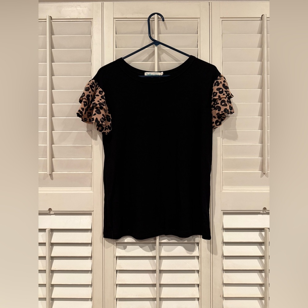 Southern Grace Black & Cheetah Print Top Women’s Size Small
